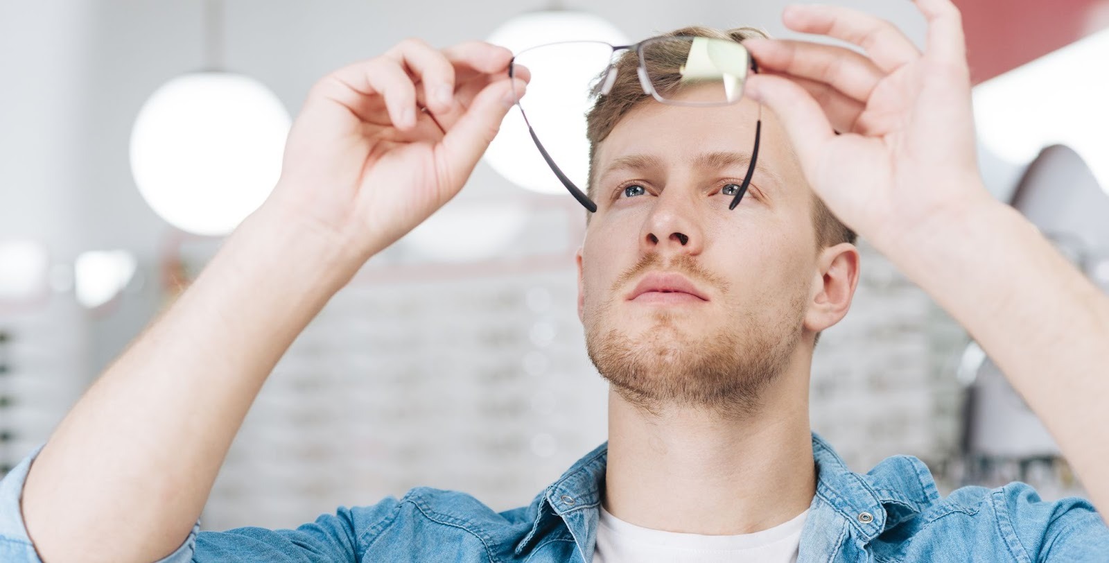 You are currently viewing Astigmatism and Your Lifestyle: Which Contact Lenses Work Best?